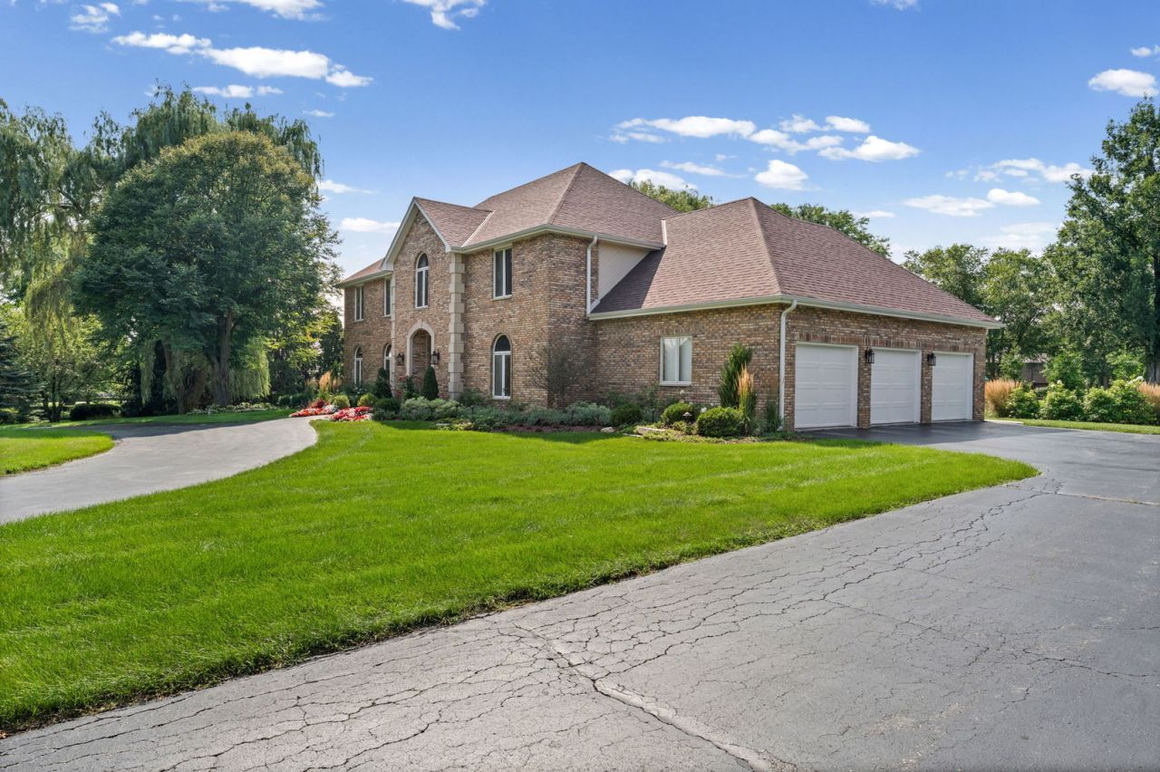 5657 Oakwood Circle, Long Grove, IL 60047 Main Photo