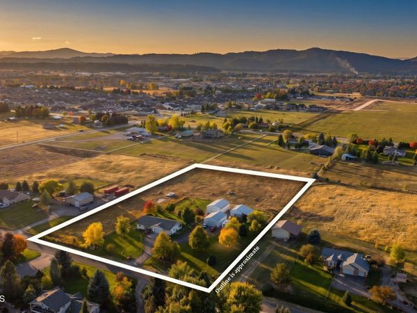 9870 W Gallop LN , Post Falls, ID 83854