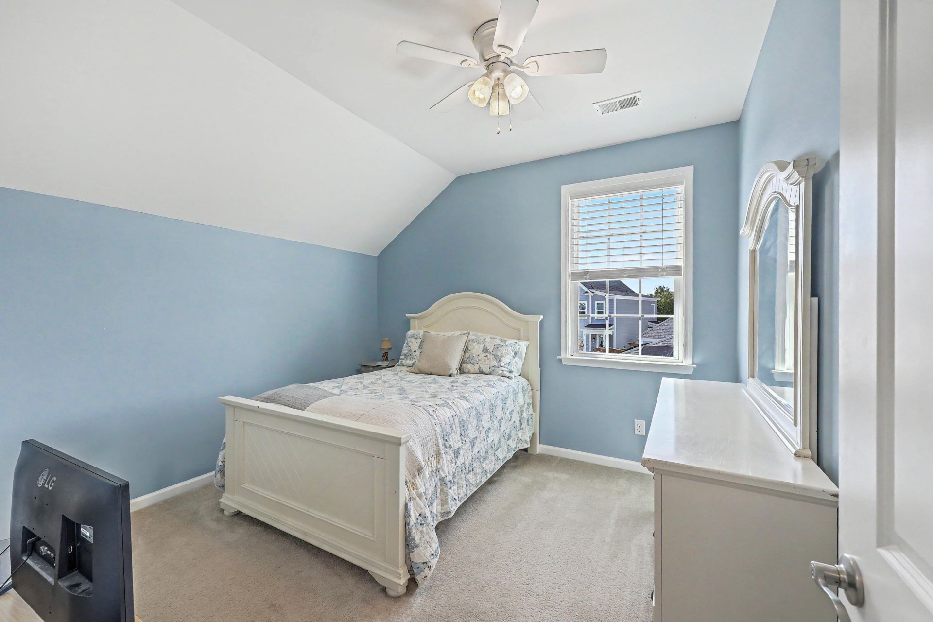 310 Woodgate Way Photo 38