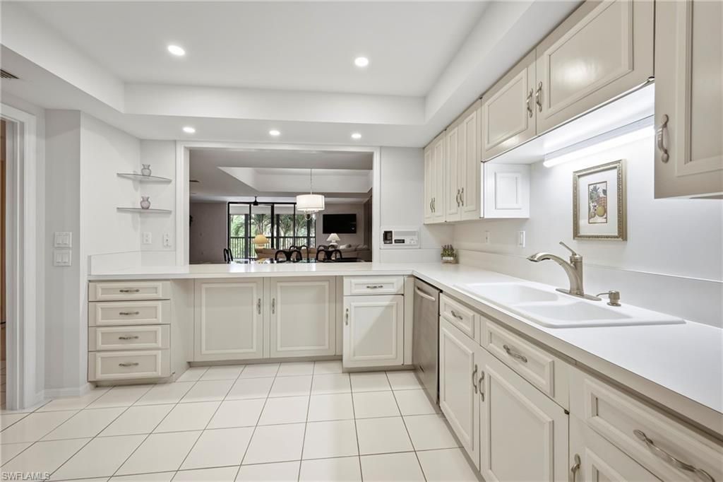 6075 Pelican Bay Blvd , Unit 201, Naples, FL 34108 Photo