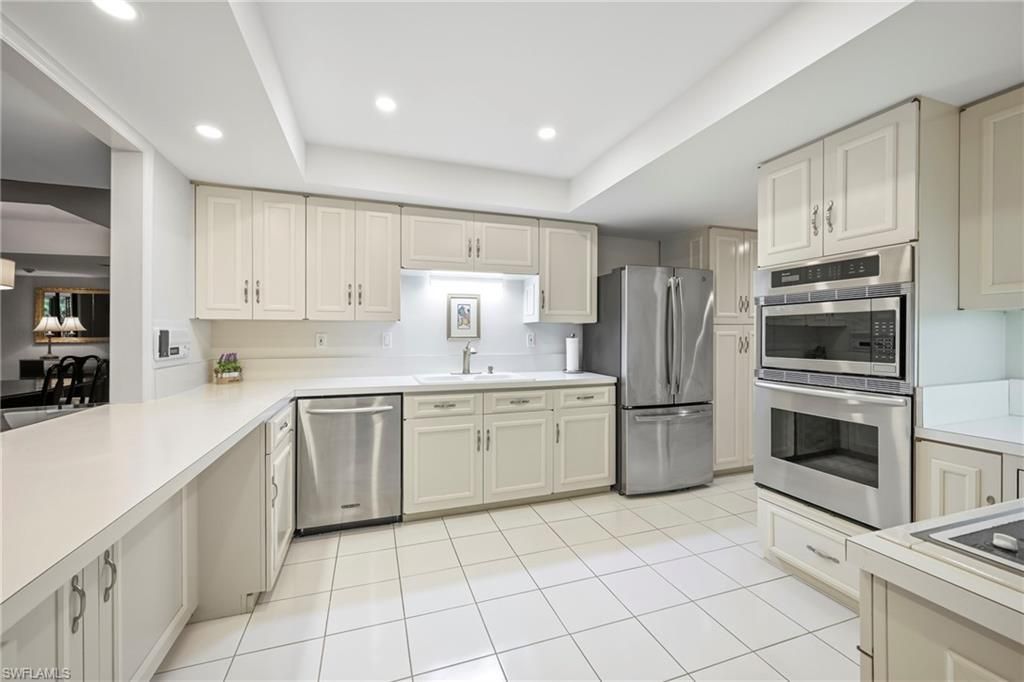 6075 Pelican Bay Blvd , Unit 201, Naples, FL 34108 Photo