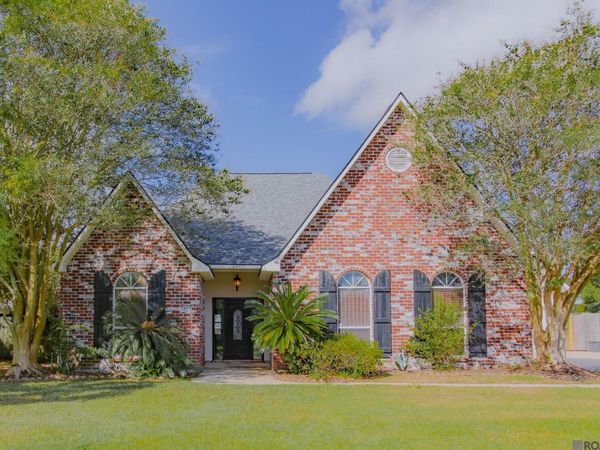 16043 Rawlings Rd, Prairieville, LA 70769