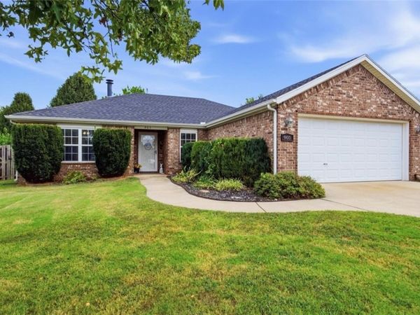 905 Sandrock Road , Bentonville, AR 72712