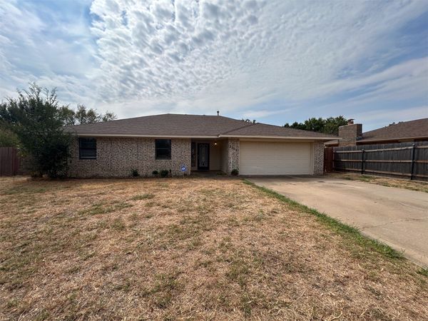 3206 Lansbrook Court , Duncan, OK 73533