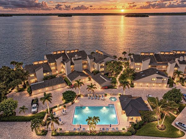 1860 Bay Road, Unit 205E, Vero Beach, FL 32963