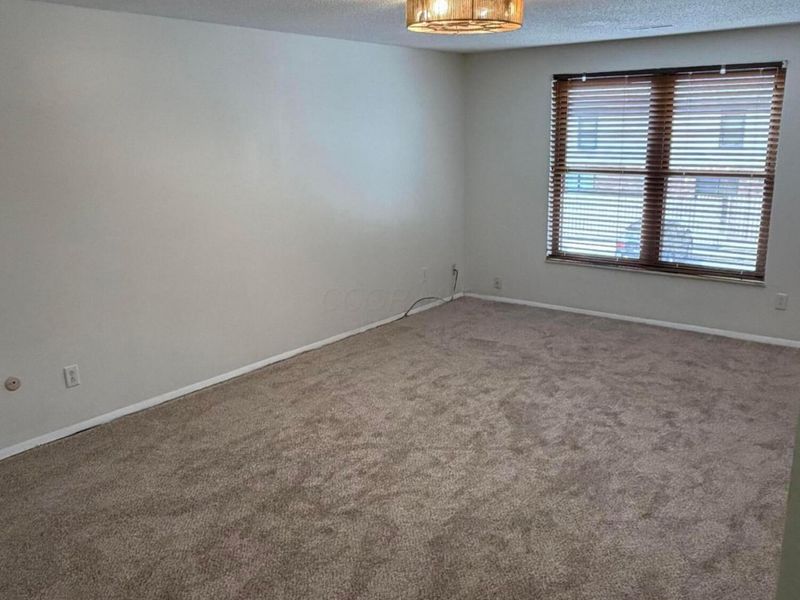 1635 Mcnaughten Road , Unit B, Columbus, OH 43232 Photo 5