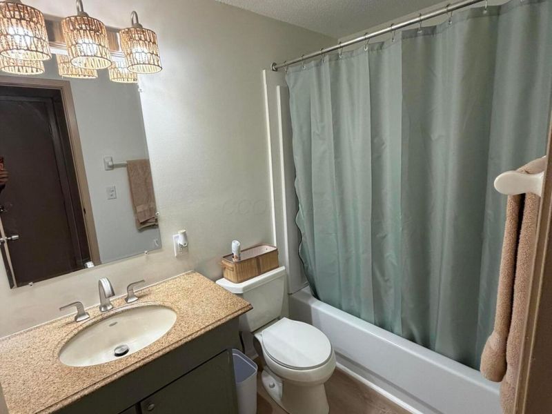 1635 Mcnaughten Road , Unit B, Columbus, OH 43232 Photo 9