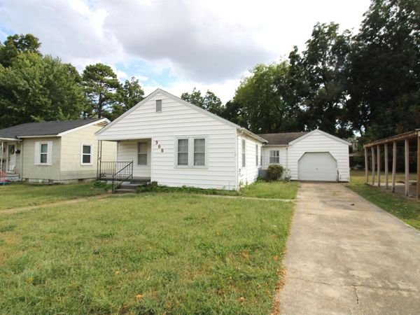 908 W Thompson , Paragould, AR 72450