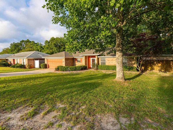 11108 Pine Hill Dr, Pensacola, FL 32506