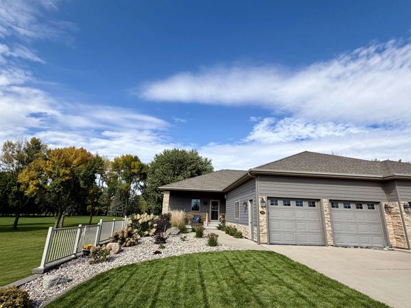 383 202nd Street , Arnolds Park, IA 51331