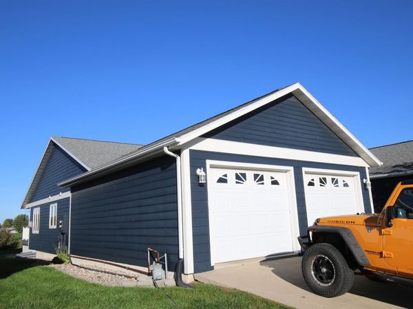 2306 Quail Run , Spirit Lake, IA 51360