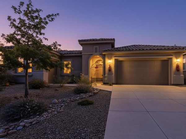 4713 Las Plazuelas, Santa Fe, NM 87507