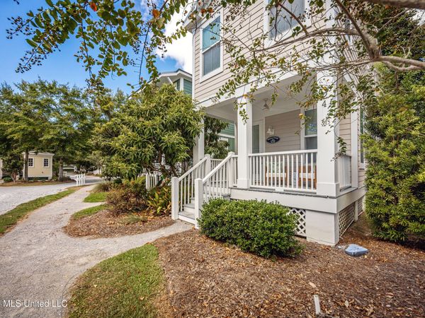 2207 Government Street, Ocean Springs, MS 39564