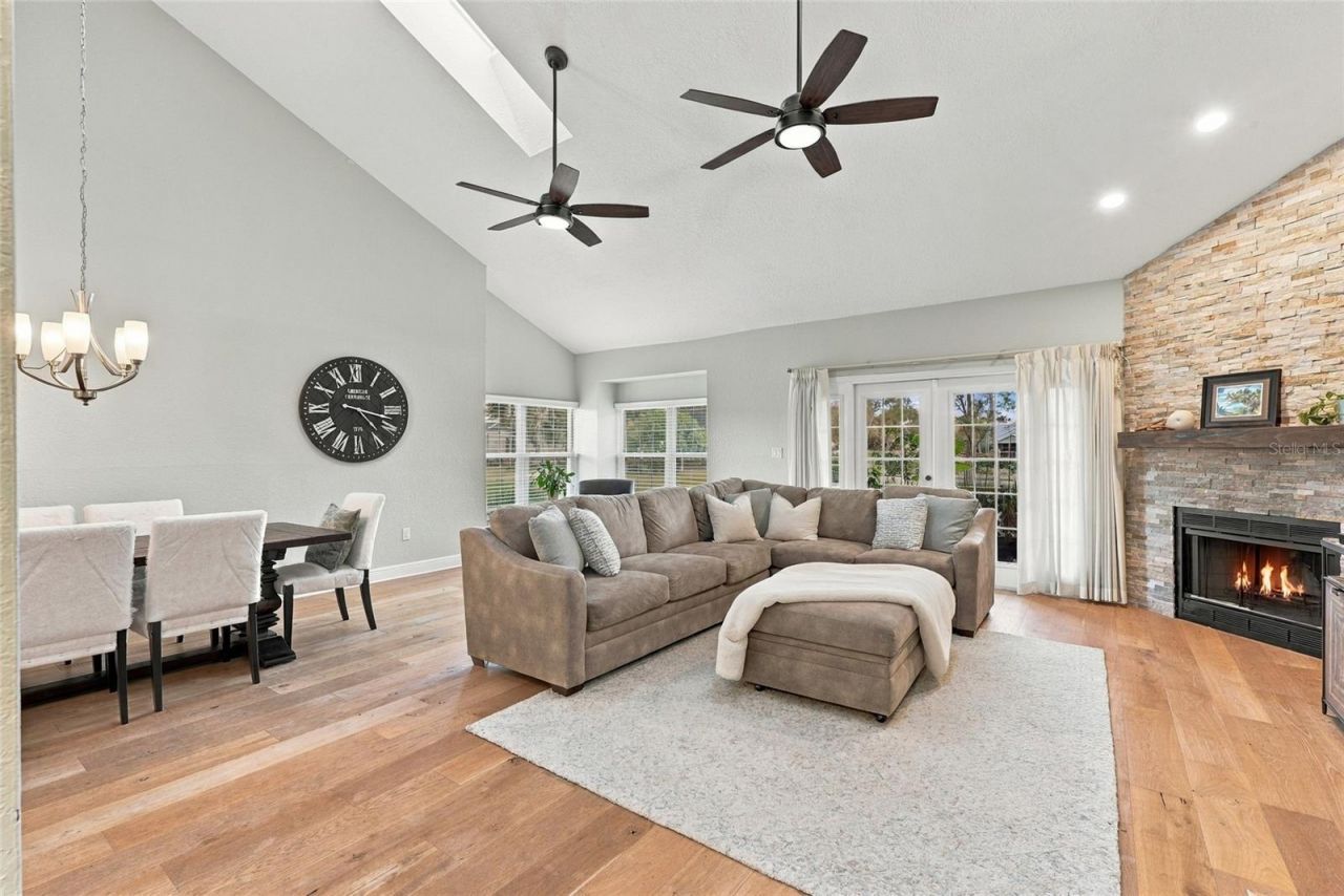 629 Segovia Court Ne, Unit 405, Saint Petersburg, FL 33703 Photo
