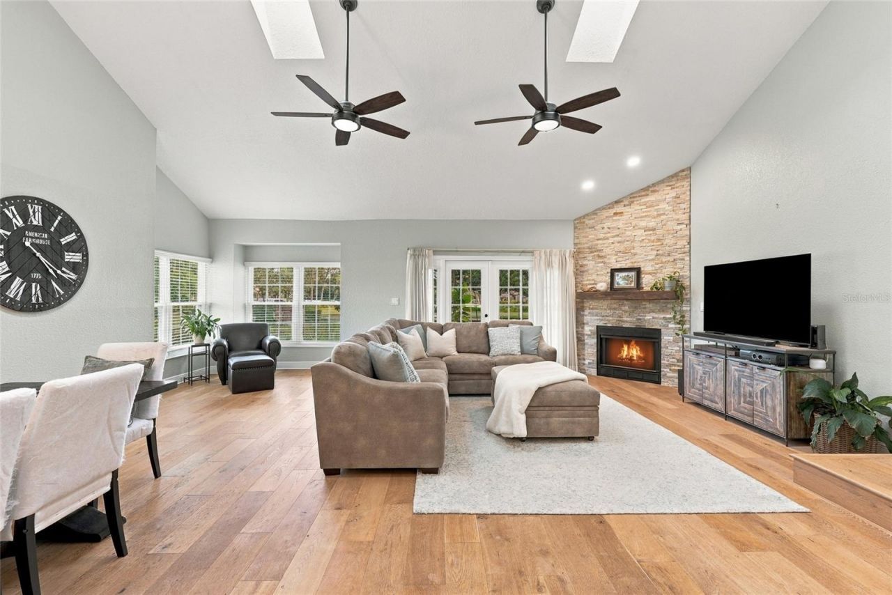 629 Segovia Court Ne, Unit 405, Saint Petersburg, FL 33703 Photo