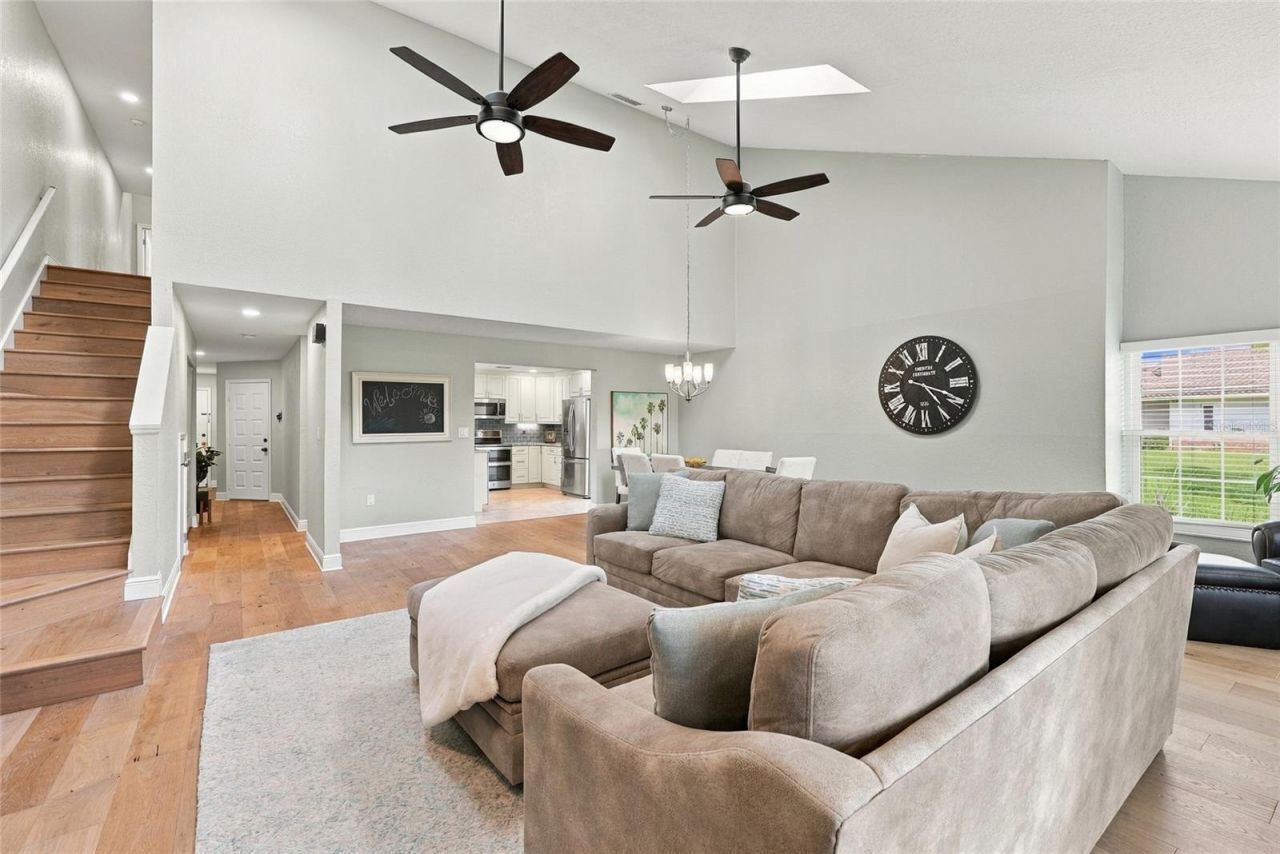 629 Segovia Court Ne, Unit 405, Saint Petersburg, FL 33703 Photo