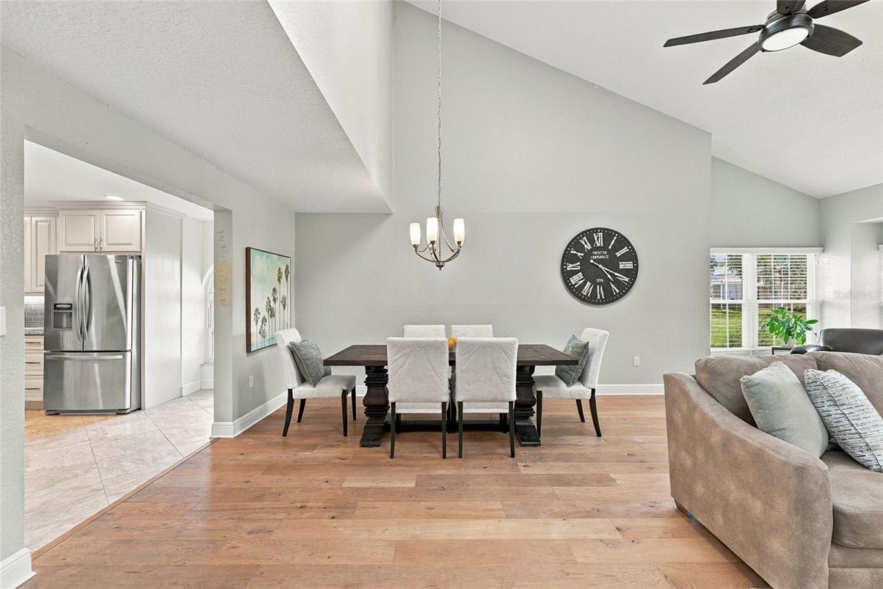 629 Segovia Court Ne, Unit 405, Saint Petersburg, FL 33703 Photo