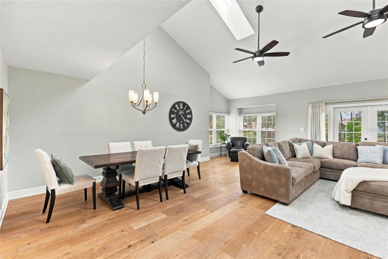 629 Segovia Court Ne, Unit 405, Saint Petersburg, FL 33703 Photo
