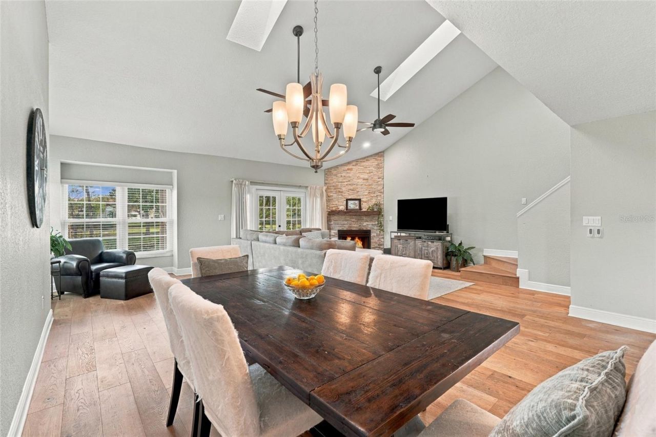 629 Segovia Court Ne, Unit 405, Saint Petersburg, FL 33703 Photo