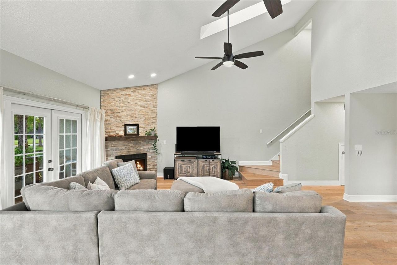 629 Segovia Court Ne, Unit 405, Saint Petersburg, FL 33703 Photo