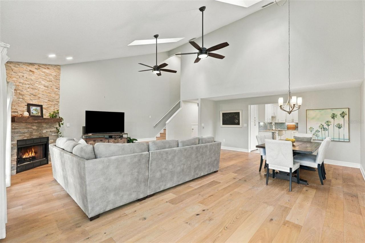 629 Segovia Court Ne, Unit 405, Saint Petersburg, FL 33703 Photo