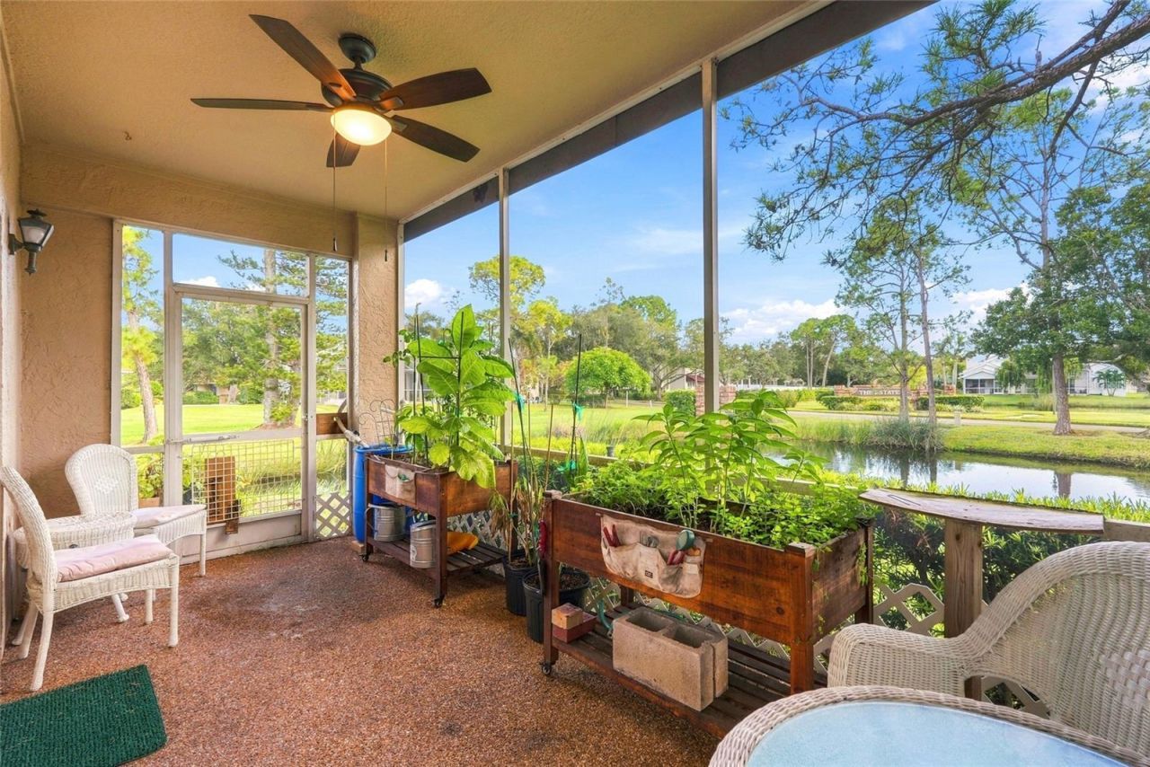629 Segovia Court Ne, Unit 405, Saint Petersburg, FL 33703 Photo