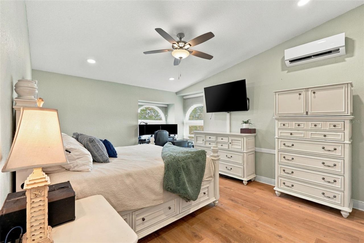 629 Segovia Court Ne, Unit 405, Saint Petersburg, FL 33703 Photo