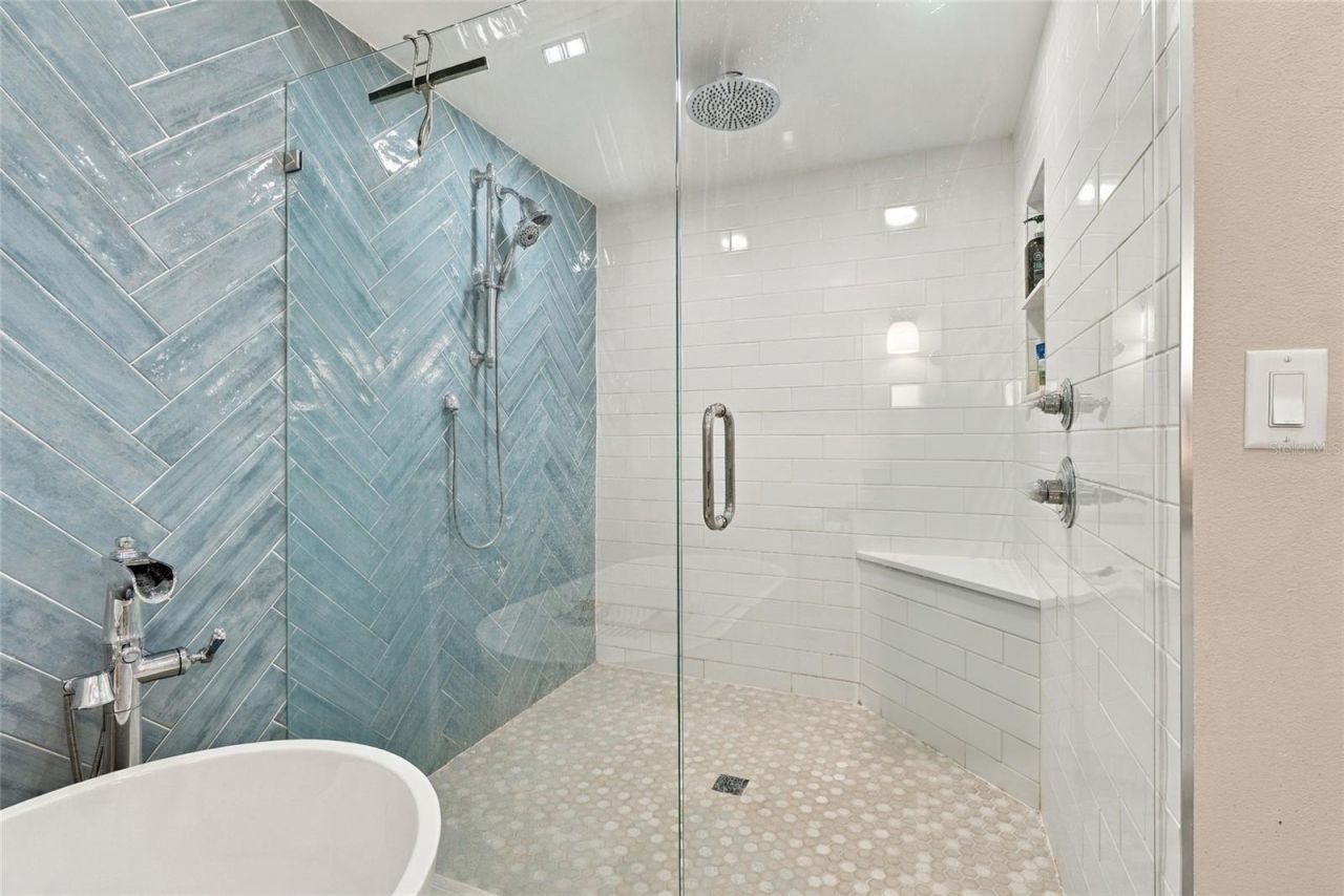 629 Segovia Court Ne, Unit 405, Saint Petersburg, FL 33703 Photo