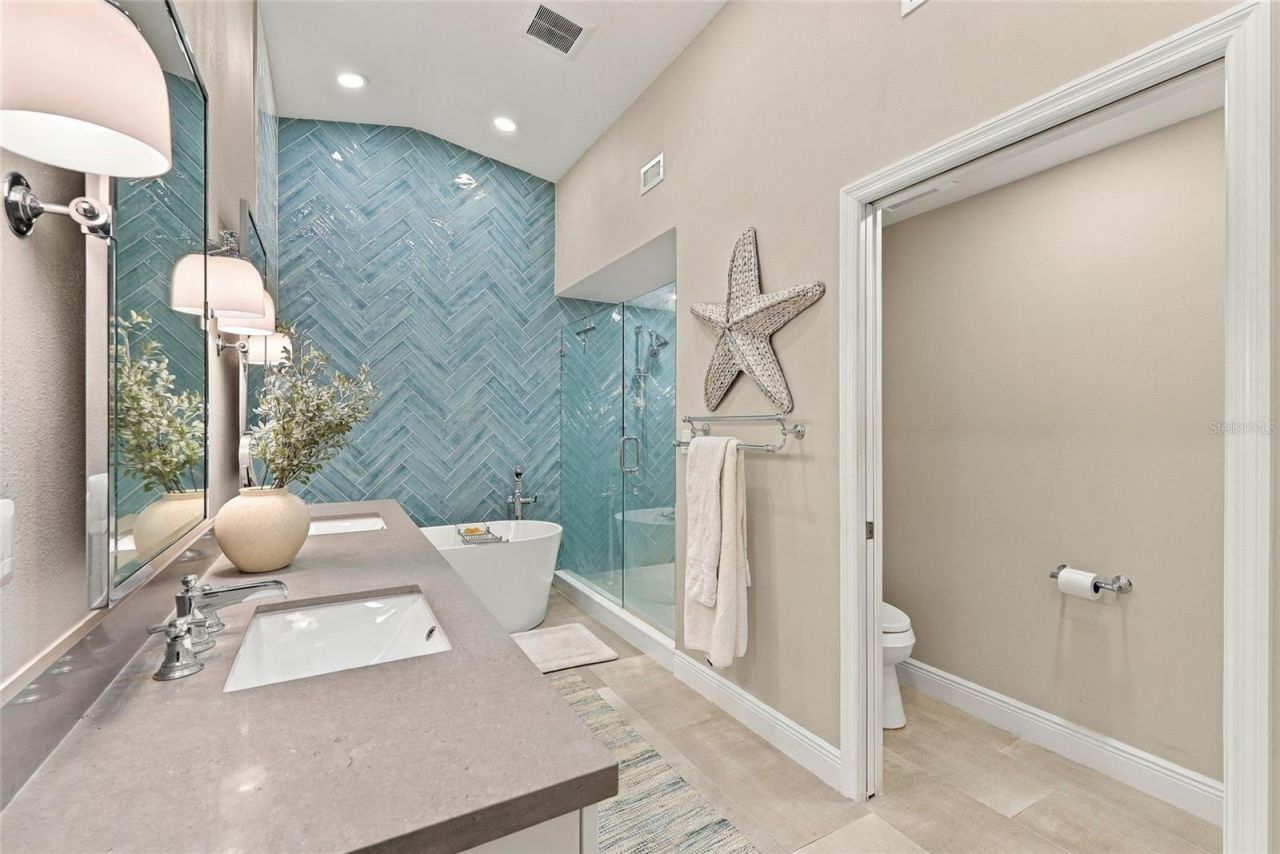 629 Segovia Court Ne, Unit 405, Saint Petersburg, FL 33703 Photo