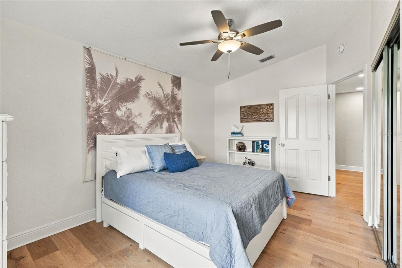 629 Segovia Court Ne, Unit 405, Saint Petersburg, FL 33703 Photo
