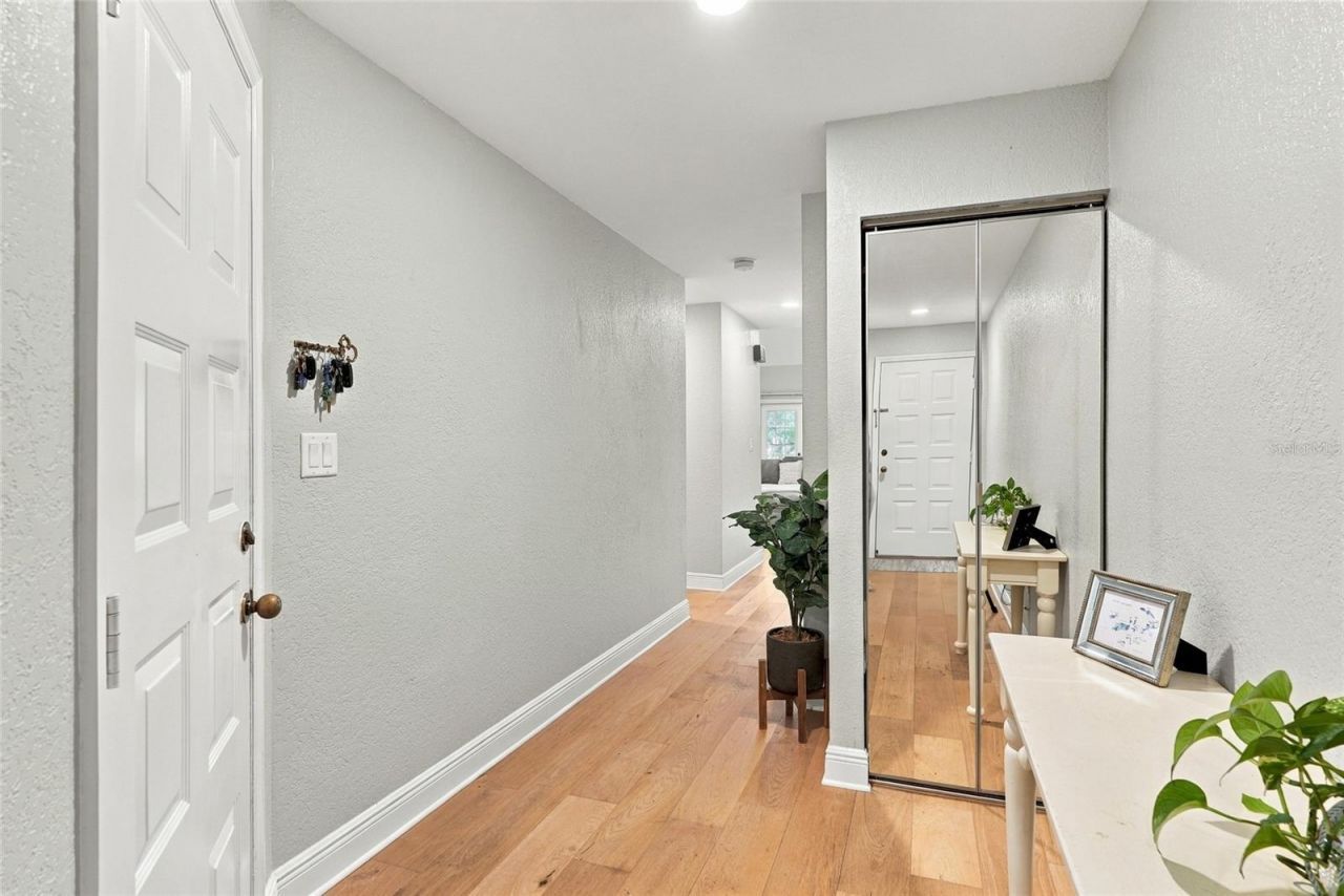 629 Segovia Court Ne, Unit 405, Saint Petersburg, FL 33703 Photo