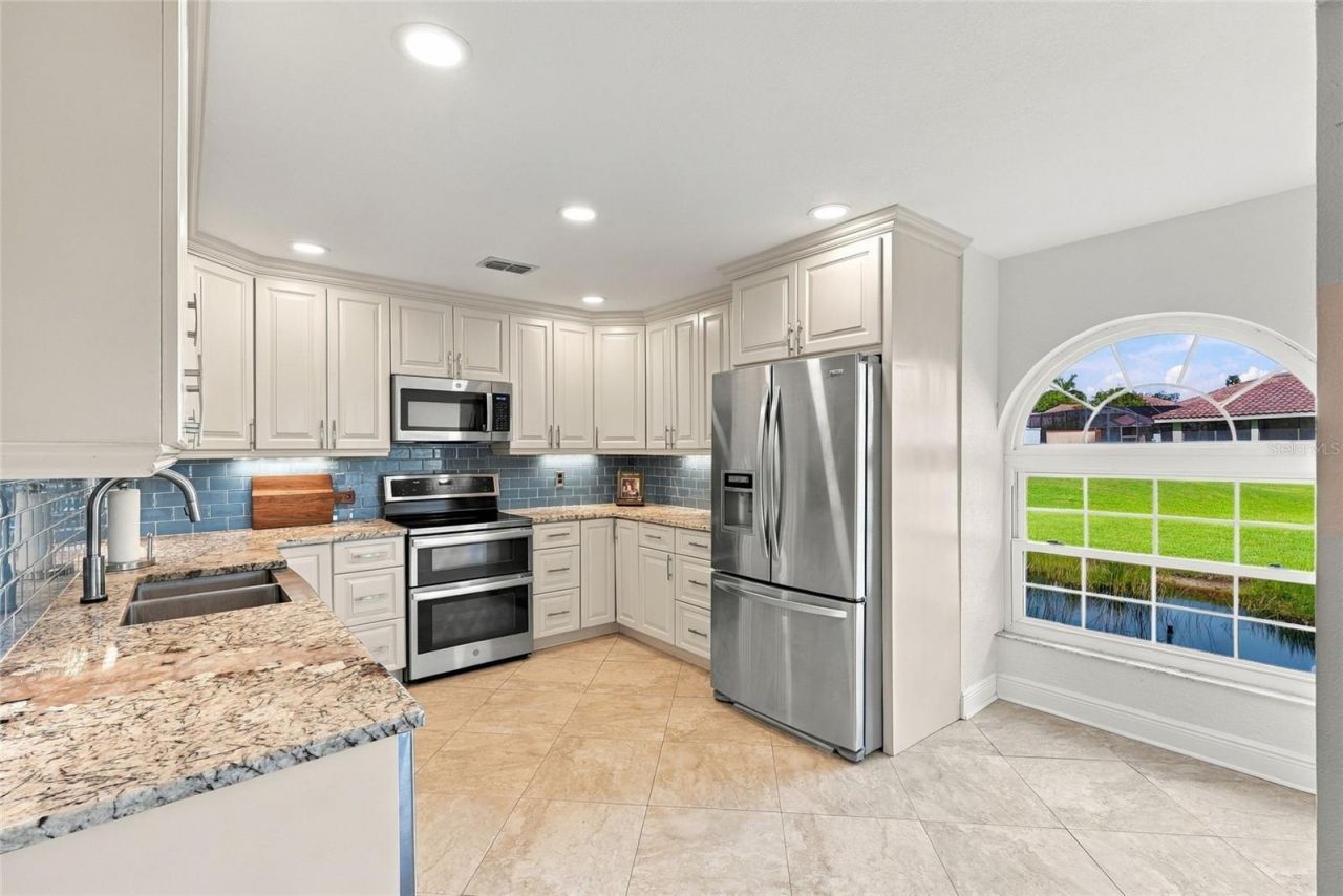 629 Segovia Court Ne, Unit 405, Saint Petersburg, FL 33703 Photo