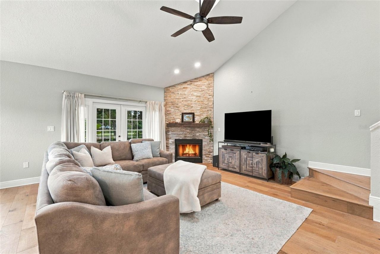 629 Segovia Court Ne, Unit 405, Saint Petersburg, FL 33703 Photo