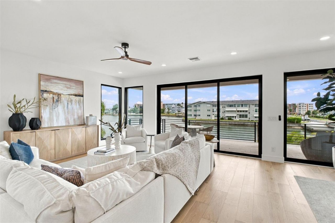 7176 S Shore Drive S, South Pasadena, FL 33707 Photo