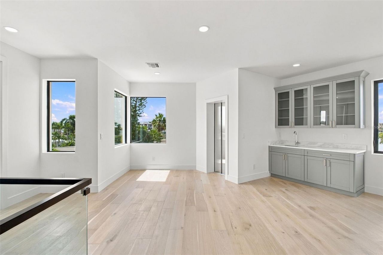 7176 S Shore Drive S, South Pasadena, FL 33707 Photo