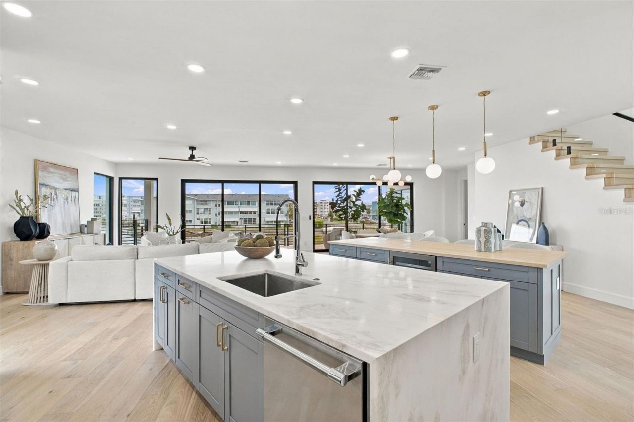 7176 S Shore Drive S, South Pasadena, FL 33707 Photo