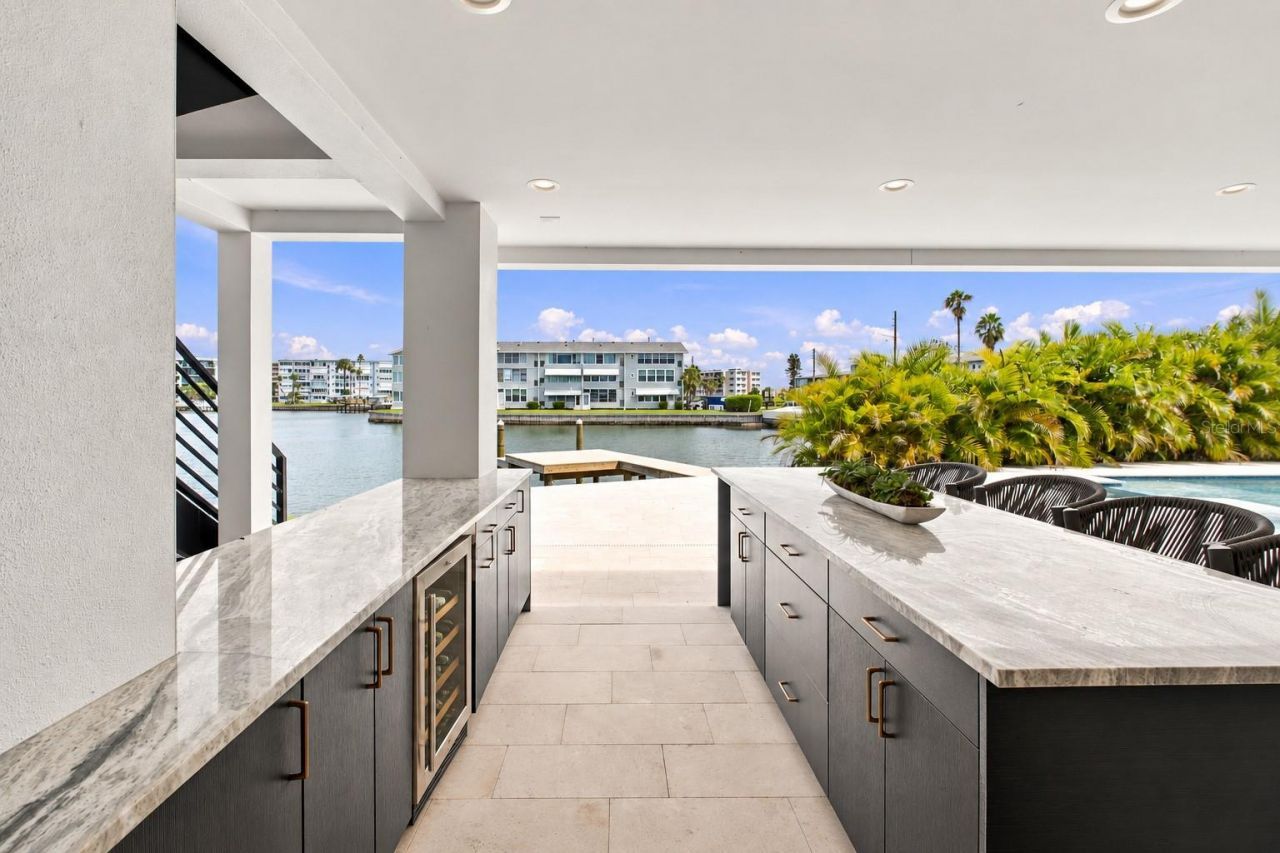 7176 S Shore Drive S, South Pasadena, FL 33707 Photo