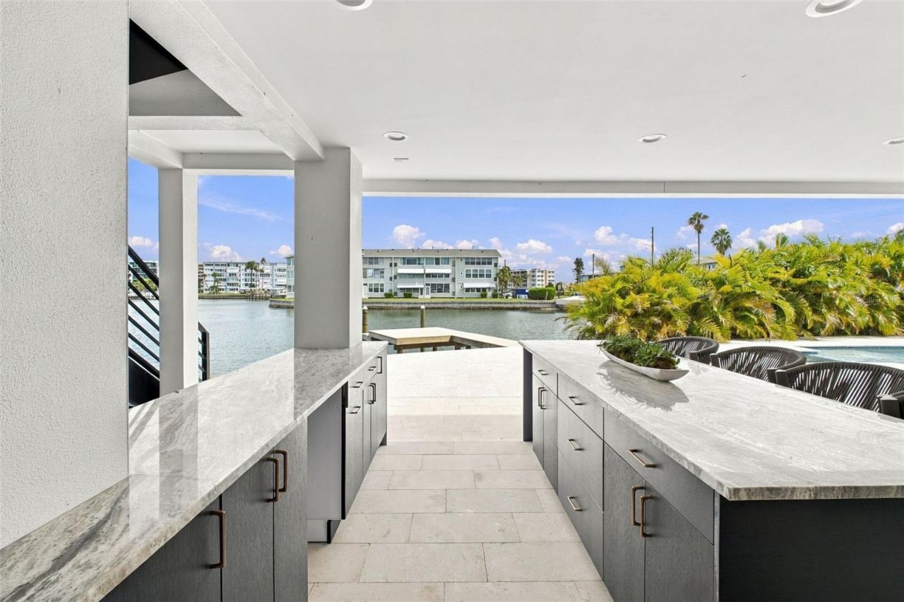 7176 S Shore Drive S, South Pasadena, FL 33707 Photo
