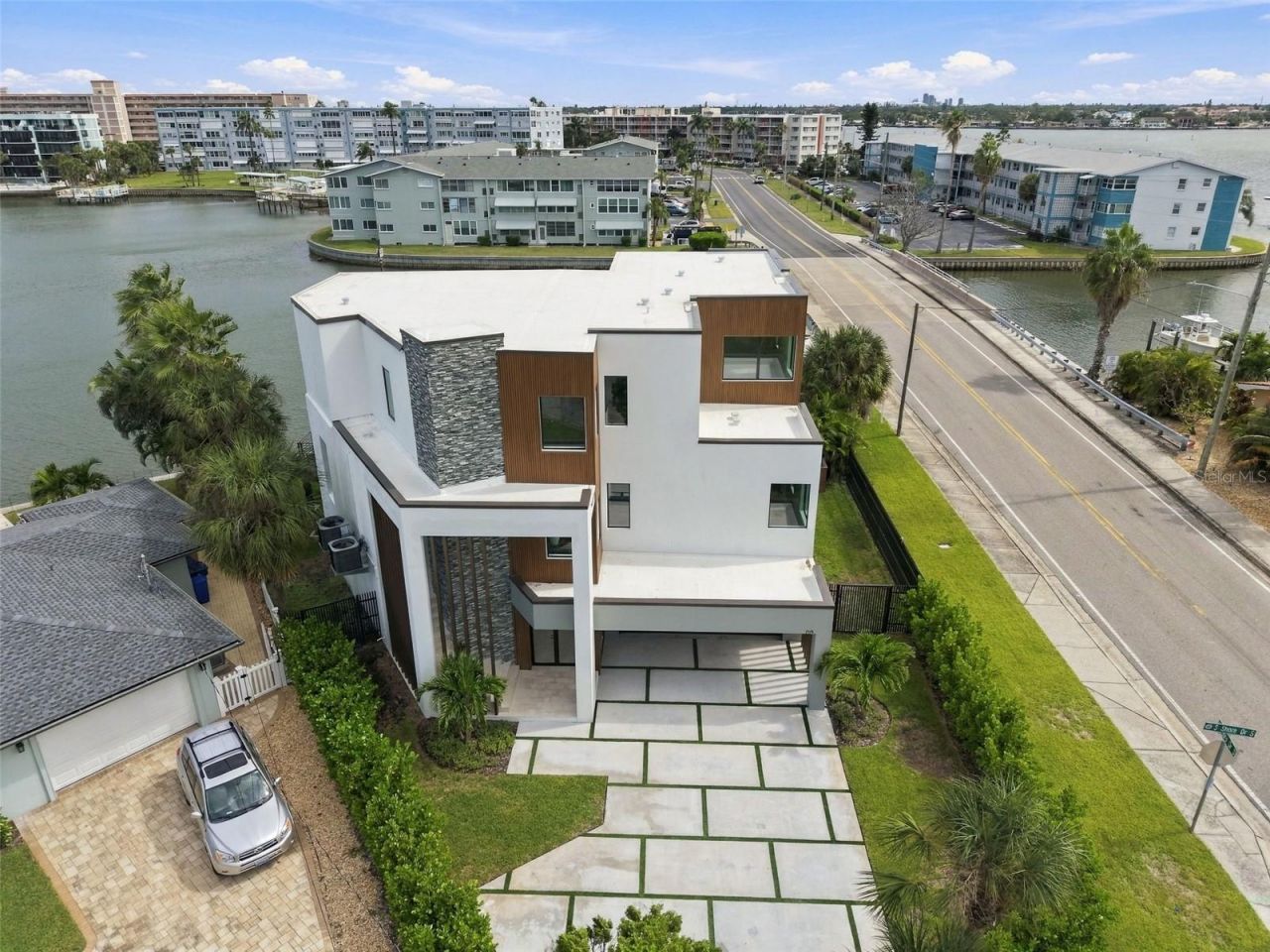 7176 S Shore Drive S, South Pasadena, FL 33707 Photo
