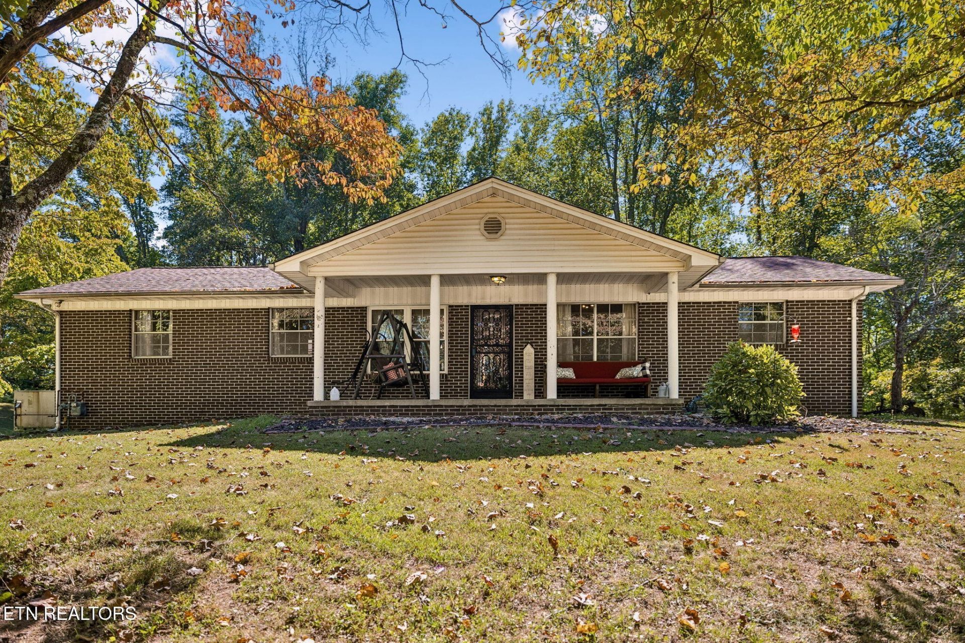 1813 Oak Grove Rd, Rocky Top, TN 37769 Main Photo