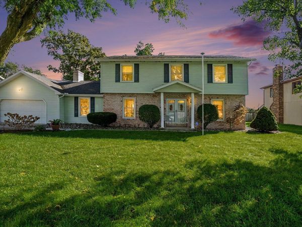 52566 Farmingdale Drive, Granger, IN 46530