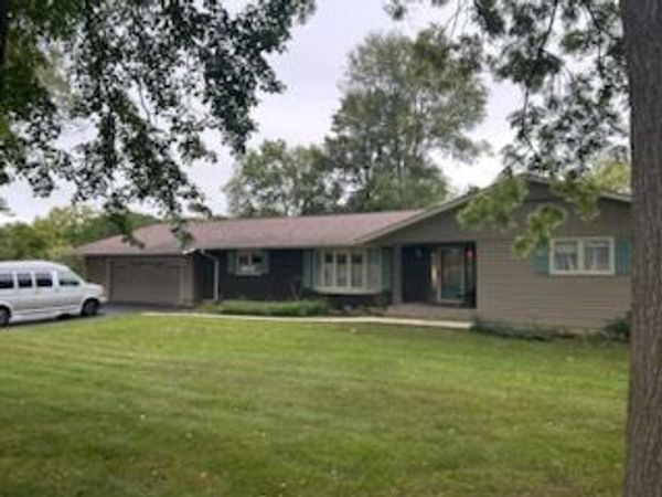 6121 Brooklyn Road, Rochelle, IL 61068