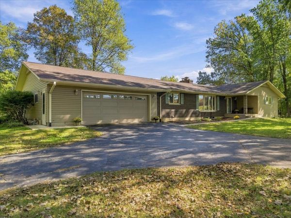 6121 Brooklyn Road, Rochelle, IL 61068