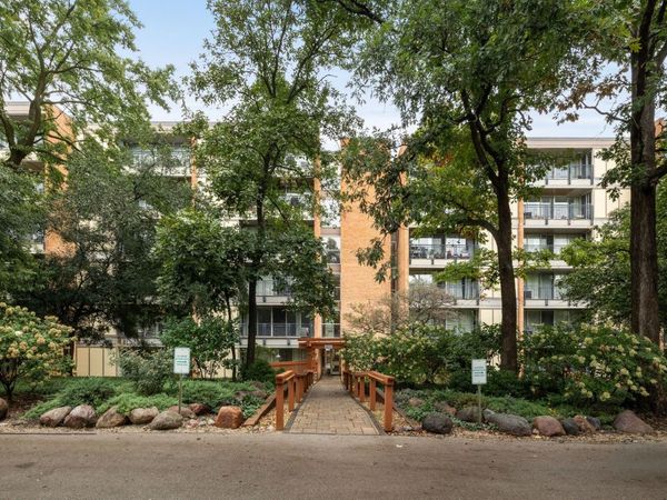 6010 Oakwood Drive, Unit 2G, Lisle, IL 60532