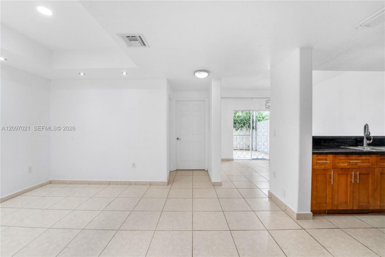 7080 NW 174th Ter , Unit 102, Hialeah, FL 33015 Photo