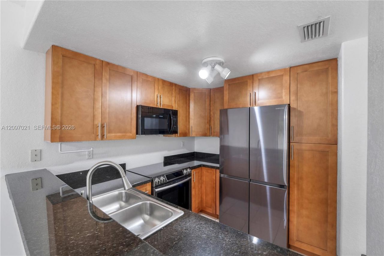 7080 NW 174th Ter , Unit 102, Hialeah, FL 33015 Photo