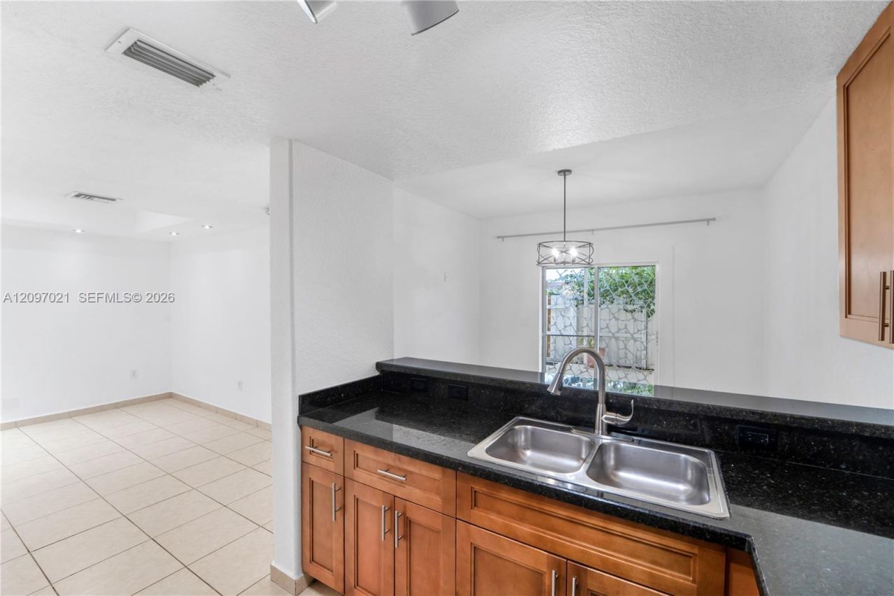 7080 NW 174th Ter , Unit 102, Hialeah, FL 33015 Photo