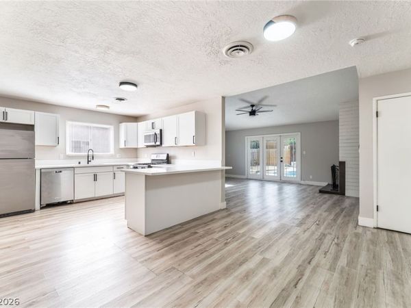 2129 N Michael Way , Las Vegas, NV 89108