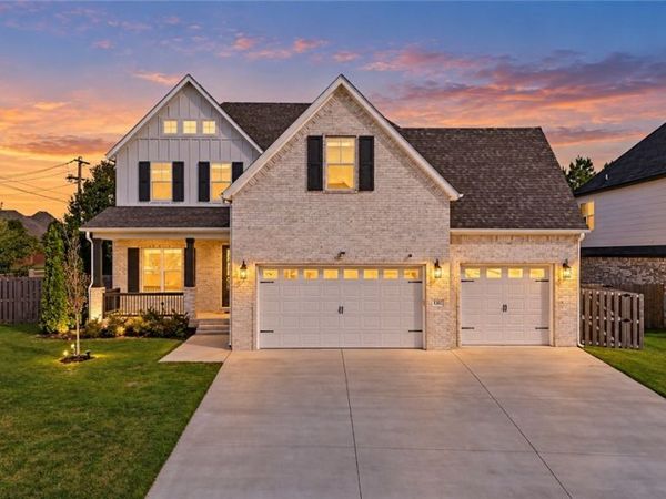 1302 Clarendon Avenue , Bentonville, AR 72713