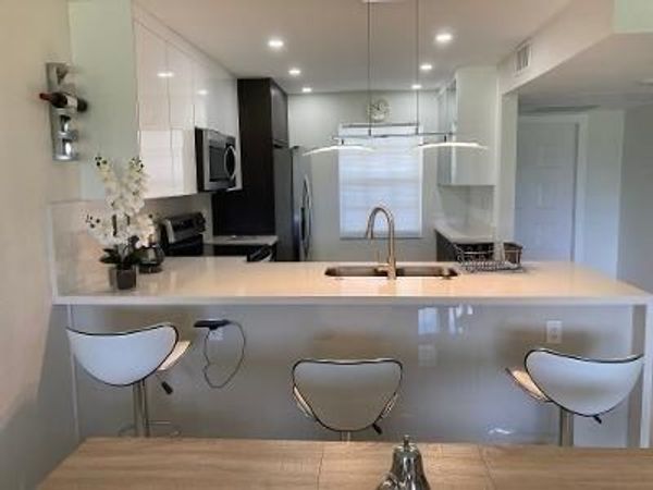 565 OAKS Lane, Unit 305, Pompano Beach, FL 33069